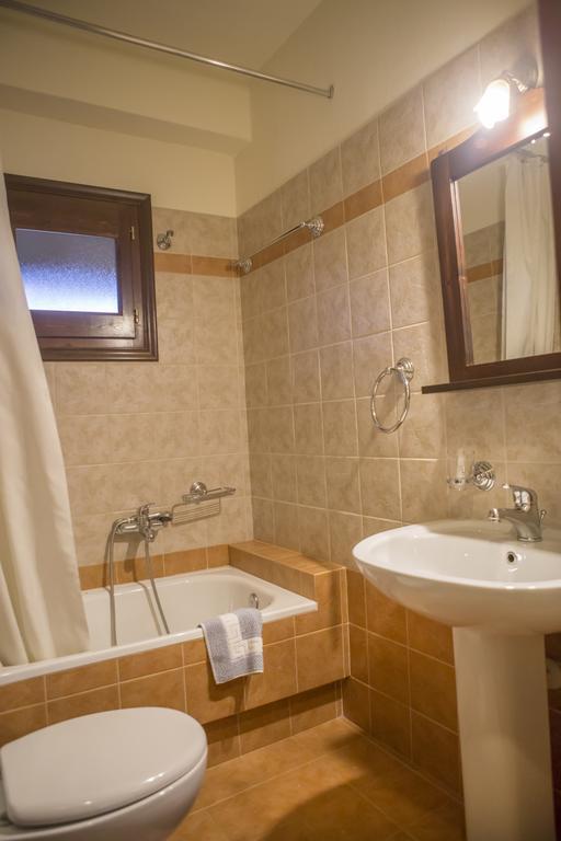 Villa T'Asprolithia Kalývia Fylaktís Esterno foto